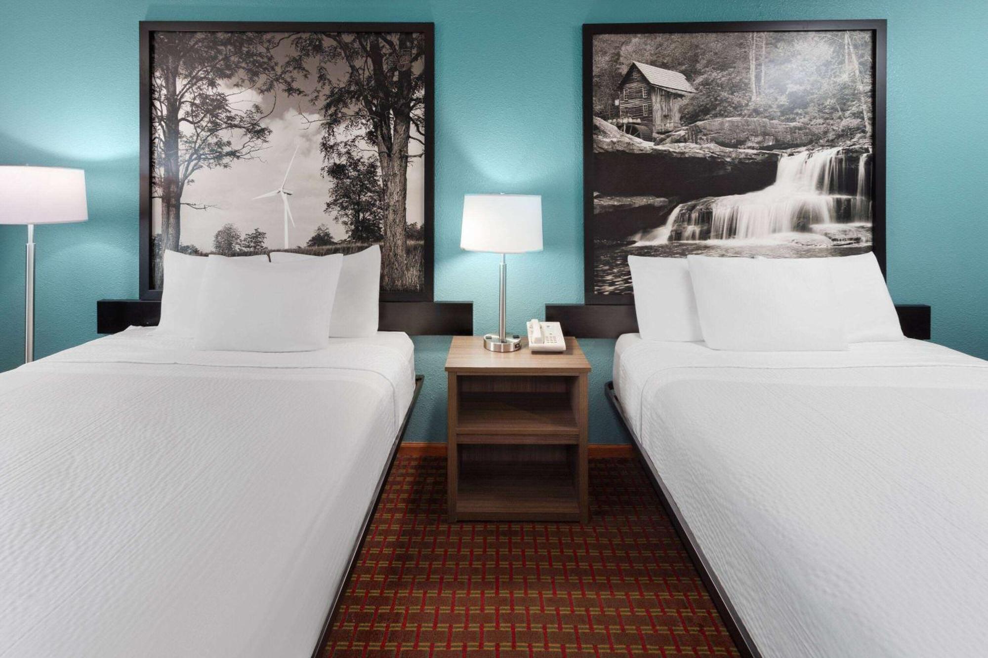 Super 8 By Wyndham Mchenry Fox Lake Area מראה חיצוני תמונה