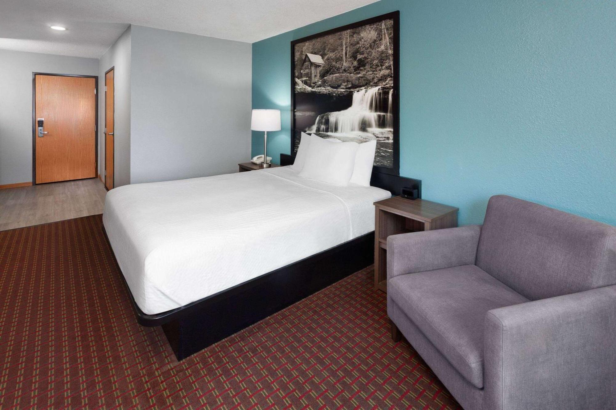 Super 8 By Wyndham Mchenry Fox Lake Area מראה חיצוני תמונה