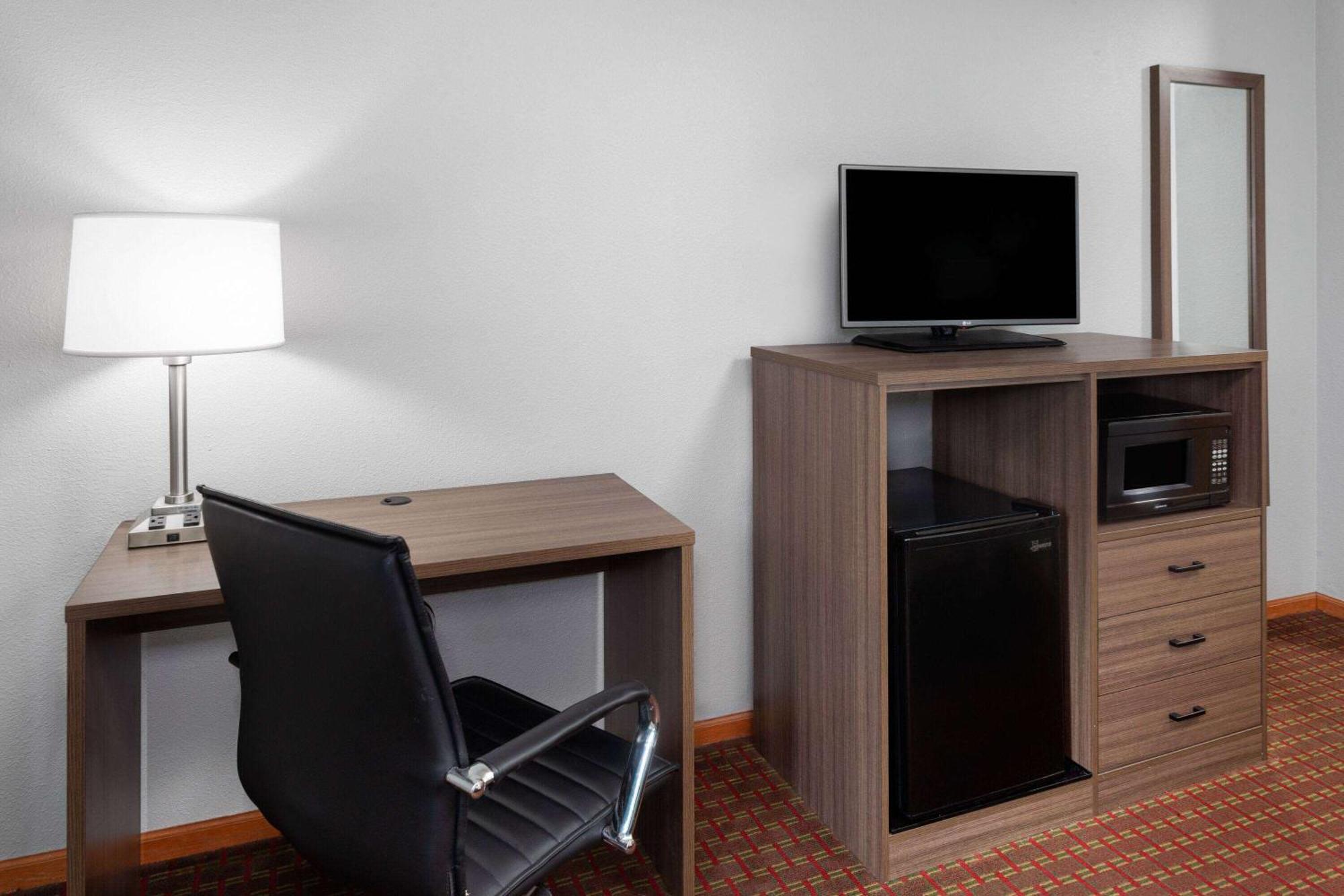 Super 8 By Wyndham Mchenry Fox Lake Area מראה חיצוני תמונה