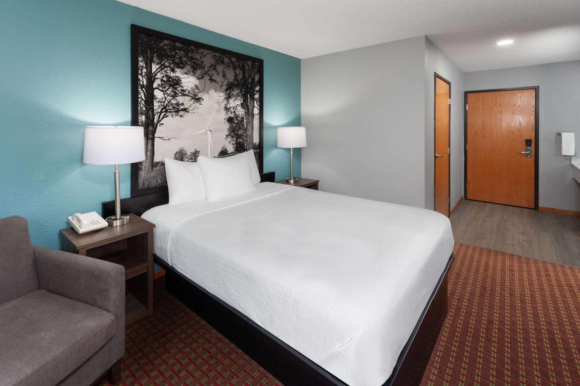 Super 8 By Wyndham Mchenry Fox Lake Area מראה חיצוני תמונה