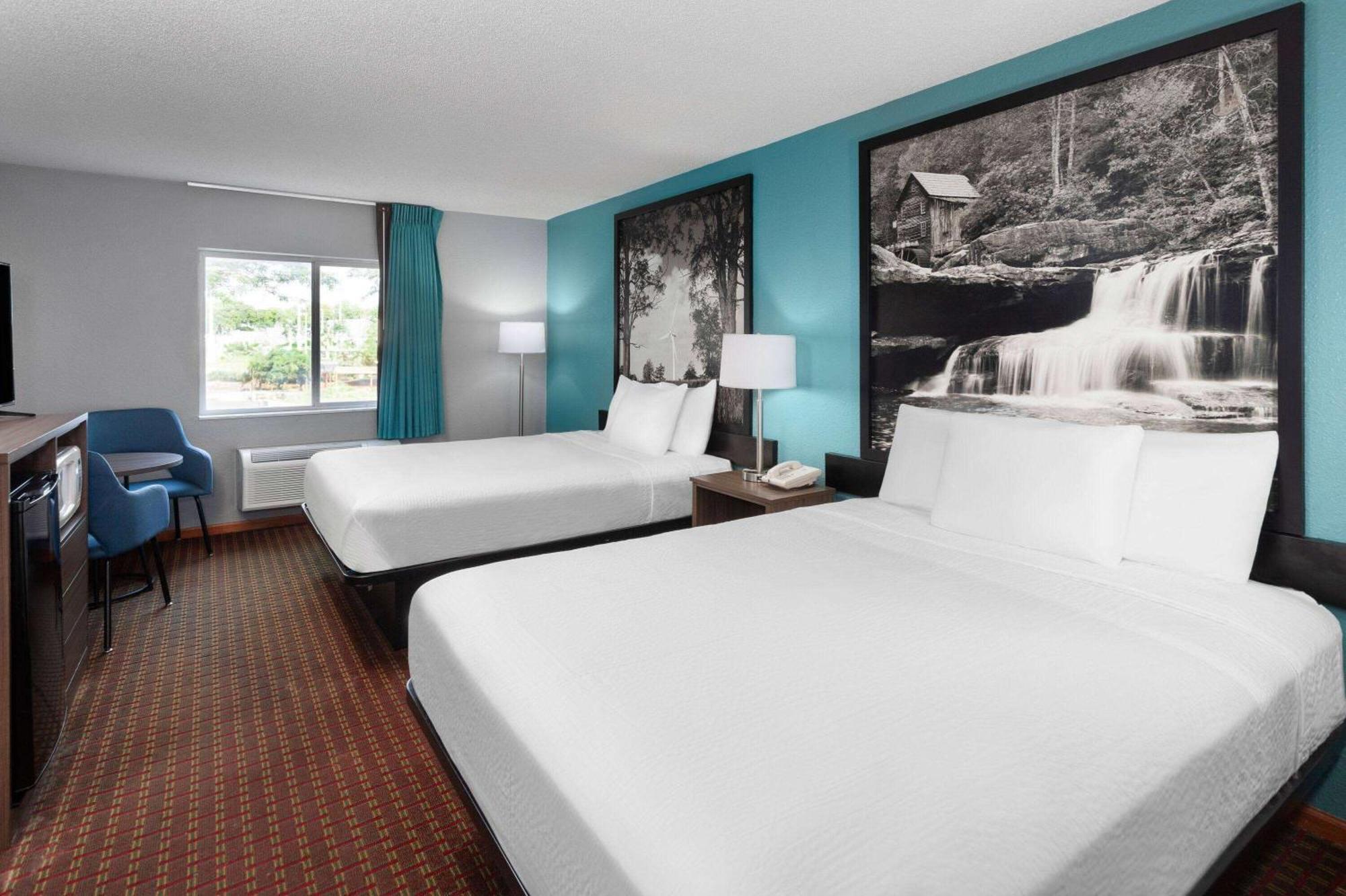 Super 8 By Wyndham Mchenry Fox Lake Area מראה חיצוני תמונה